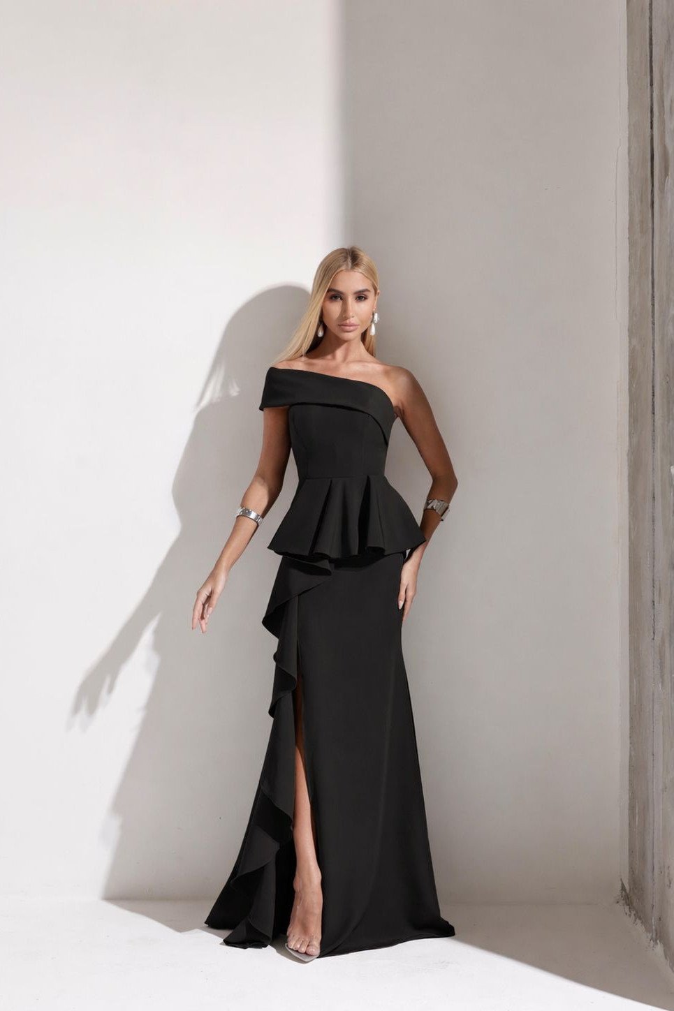 VESTIDO DE FESTA LORENA BABADOS UM OMBRO - PRETO