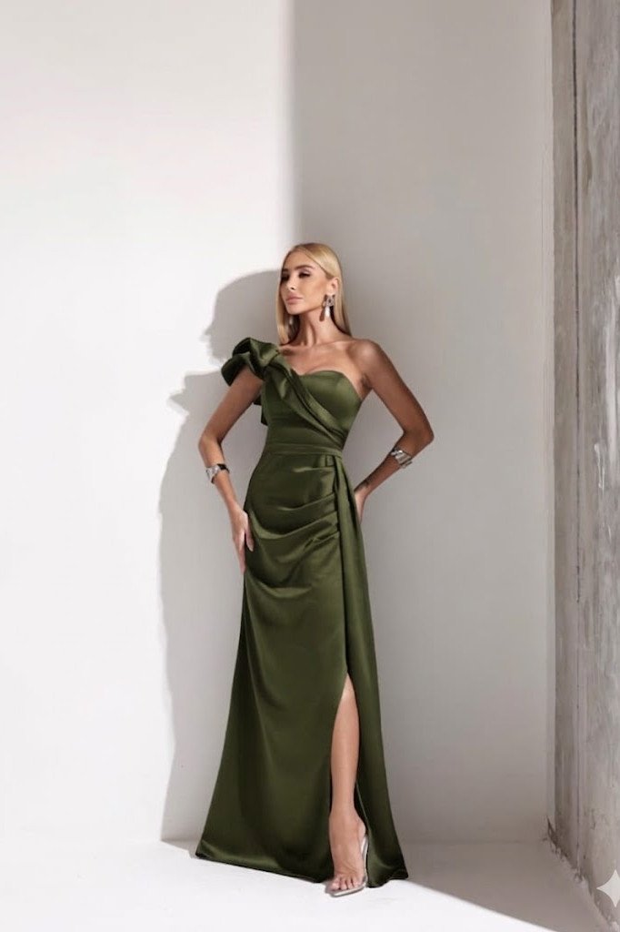 VESTIDO DE FESTA LUCY CREPE ACETINADO UM OMBRO - VERDE OLIVA