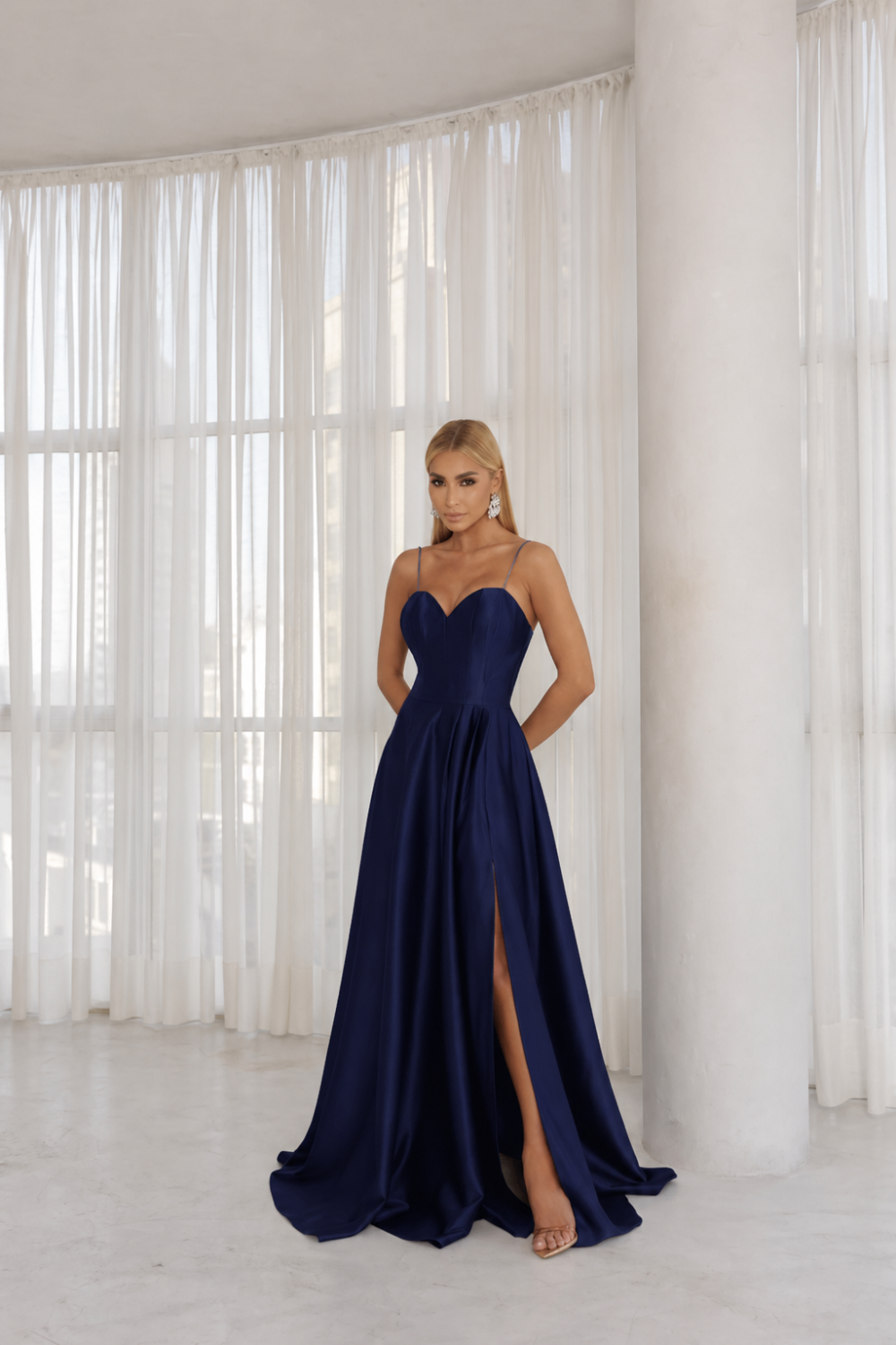 VESTIDO DE FESTA NORUEGA CREPE ACETINADO - AZUL MARINHO