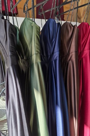 VESTIDO DE FESTA NORUEGA CREPE ACETINADO - VERDE OLIVA