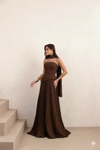 VESTIDO DE FESTA MAITÊ SAIA PLISSADA CHOKER - MARROM