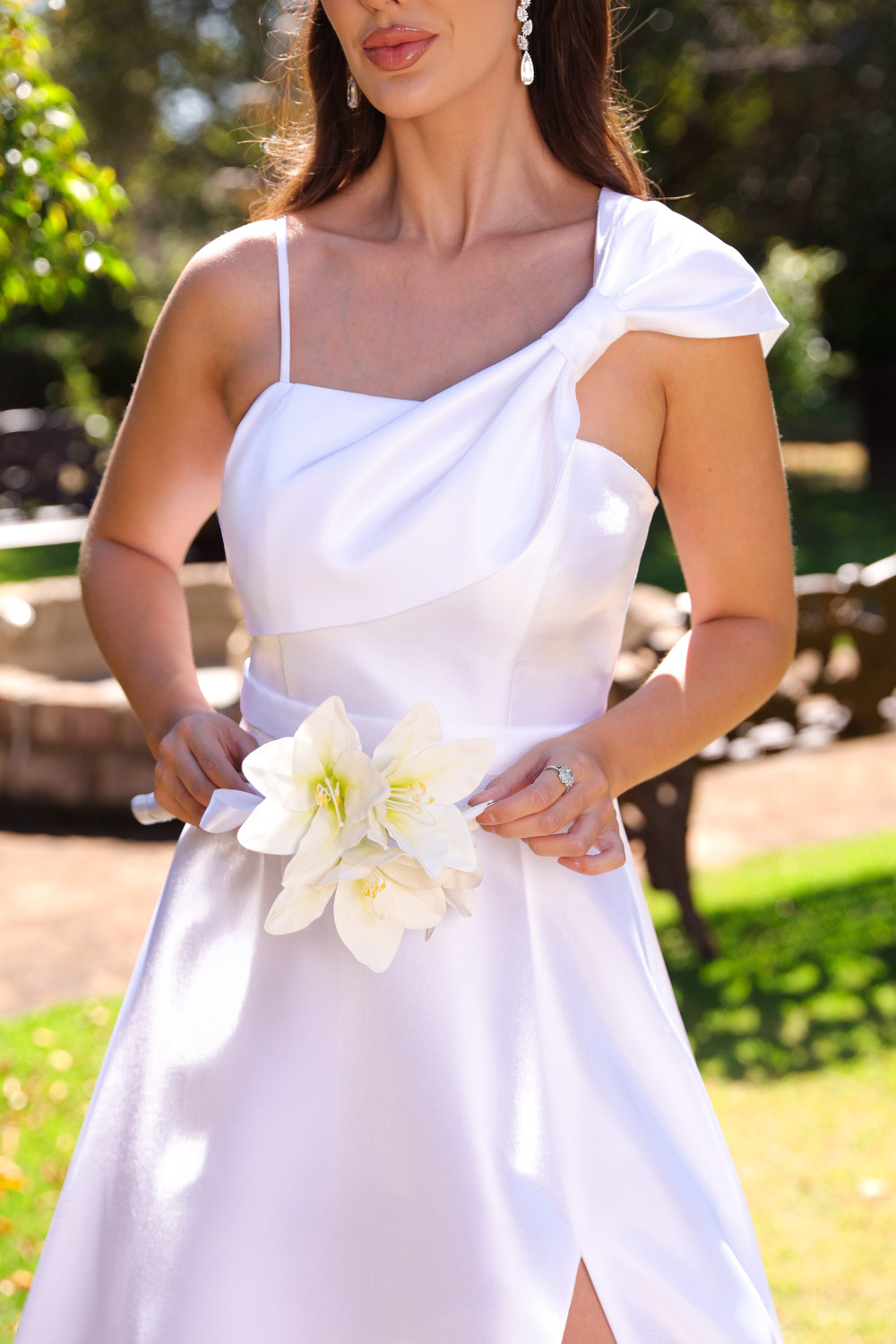 VESTIDO LONDRES ZIBELINE GLOW LAÇO OMBRO NOIVINHAS - OFF WHITE