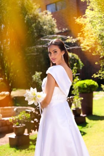 VESTIDO LONDRES ZIBELINE GLOW LAÇO OMBRO NOIVINHAS - OFF WHITE