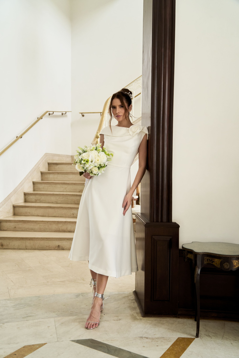 VESTIDO HILDA MIDI DETALHE FLOR - OFF WHITE