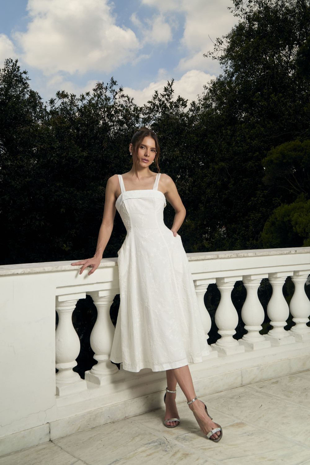 VESTIDO LOREN BORDADO ALÇA E BOLSOS - OFF WHITE