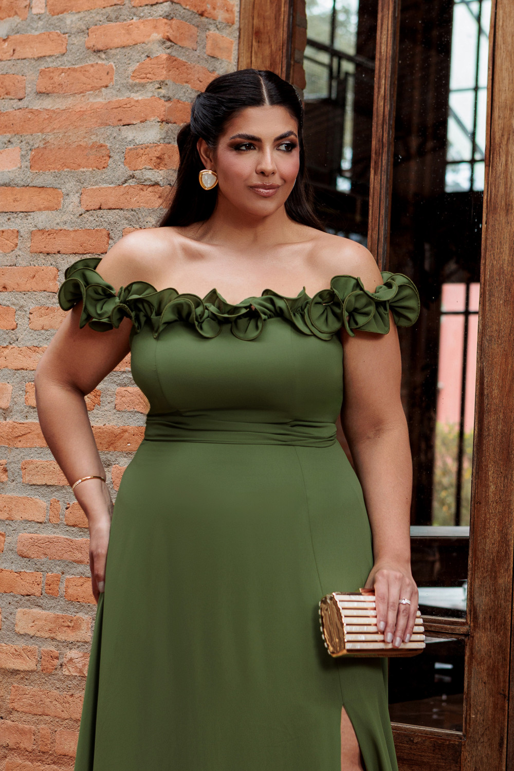 VESTIDO DE FESTA PÂMELA PLUS SIZE DETALHE FLOR - VERDE OLIVA