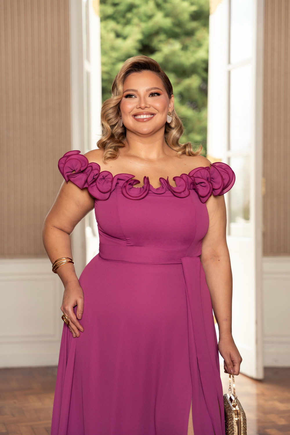 VESTIDO DE FESTA PÂMELA PLUS SIZE DETALHE FLOR - FÚCSIA