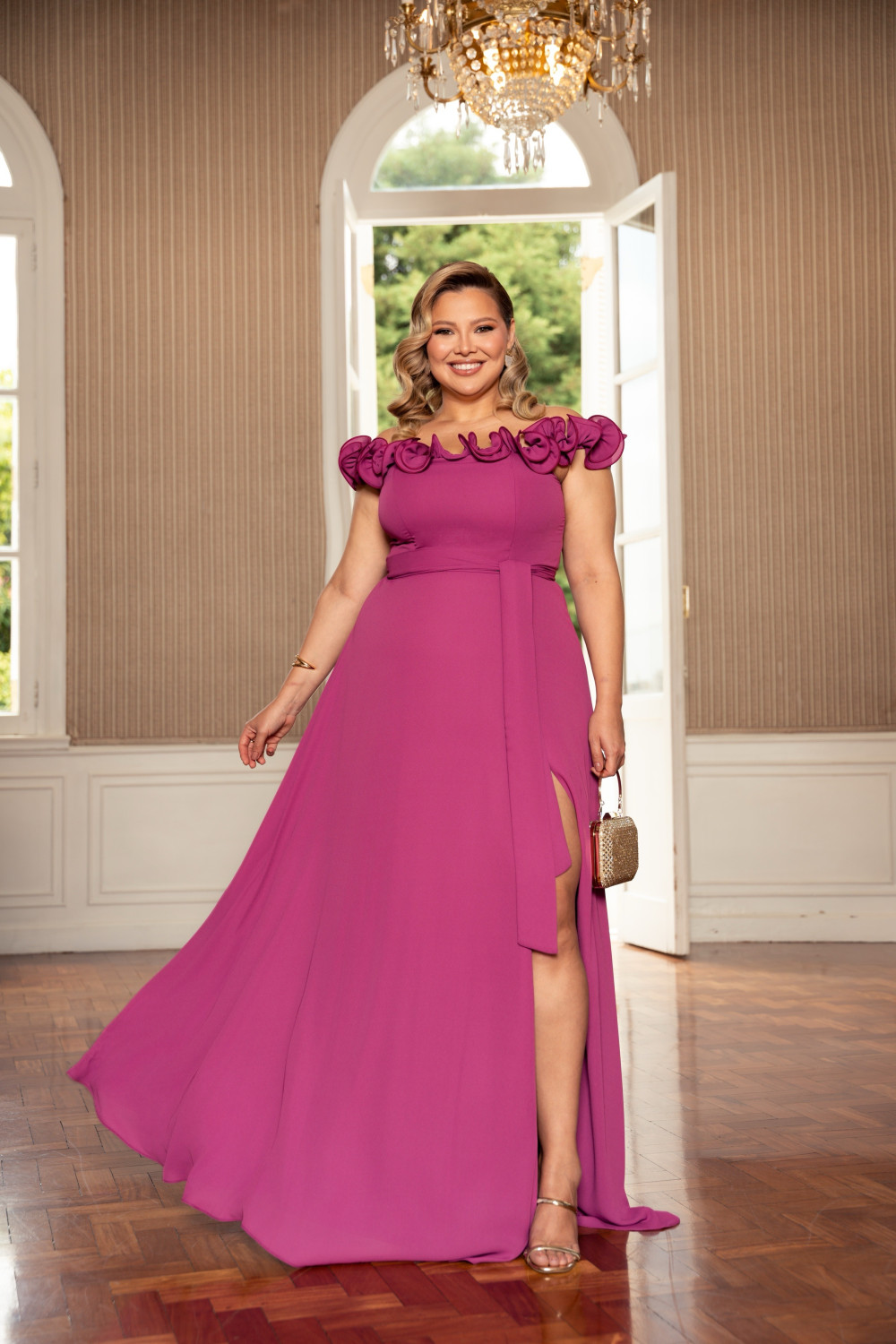 VESTIDO DE FESTA PÂMELA PLUS SIZE DETALHE FLOR - FÚCSIA