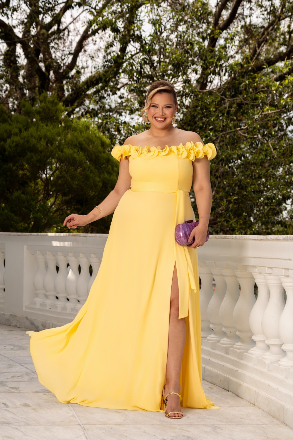 VESTIDO DE FESTA PÂMELA PLUS SIZE DETALHE FLOR - AMARELO