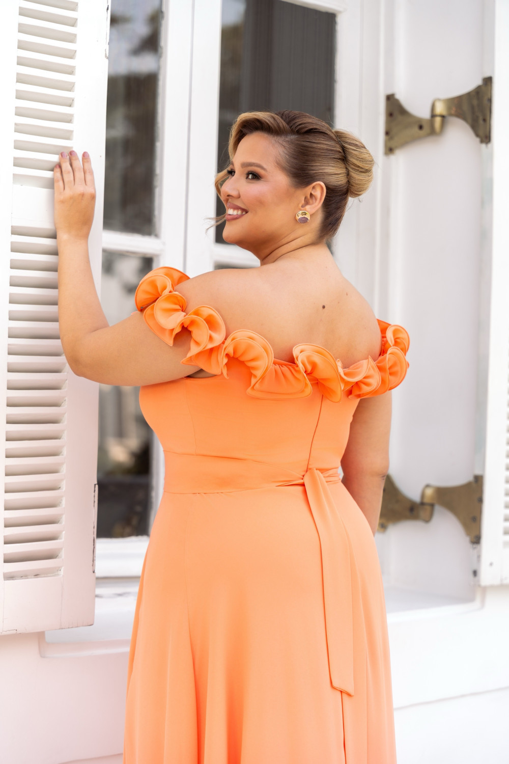 VESTIDO DE FESTA PÂMELA PLUS SIZE DETALHE FLOR - LARANJA