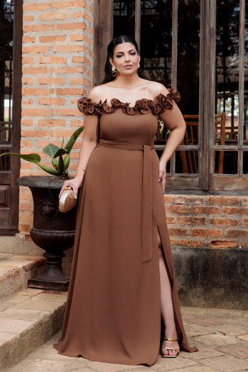 VESTIDO DE FESTA PÂMELA PLUS SIZE DETALHE FLOR - MARROM