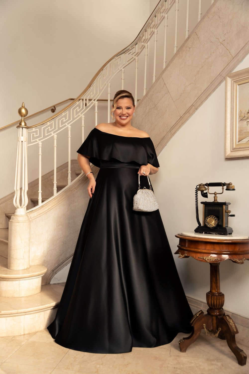 VESTIDO DE FESTA PAULA CREPE ACETINADO PLUS SIZE - PRETO