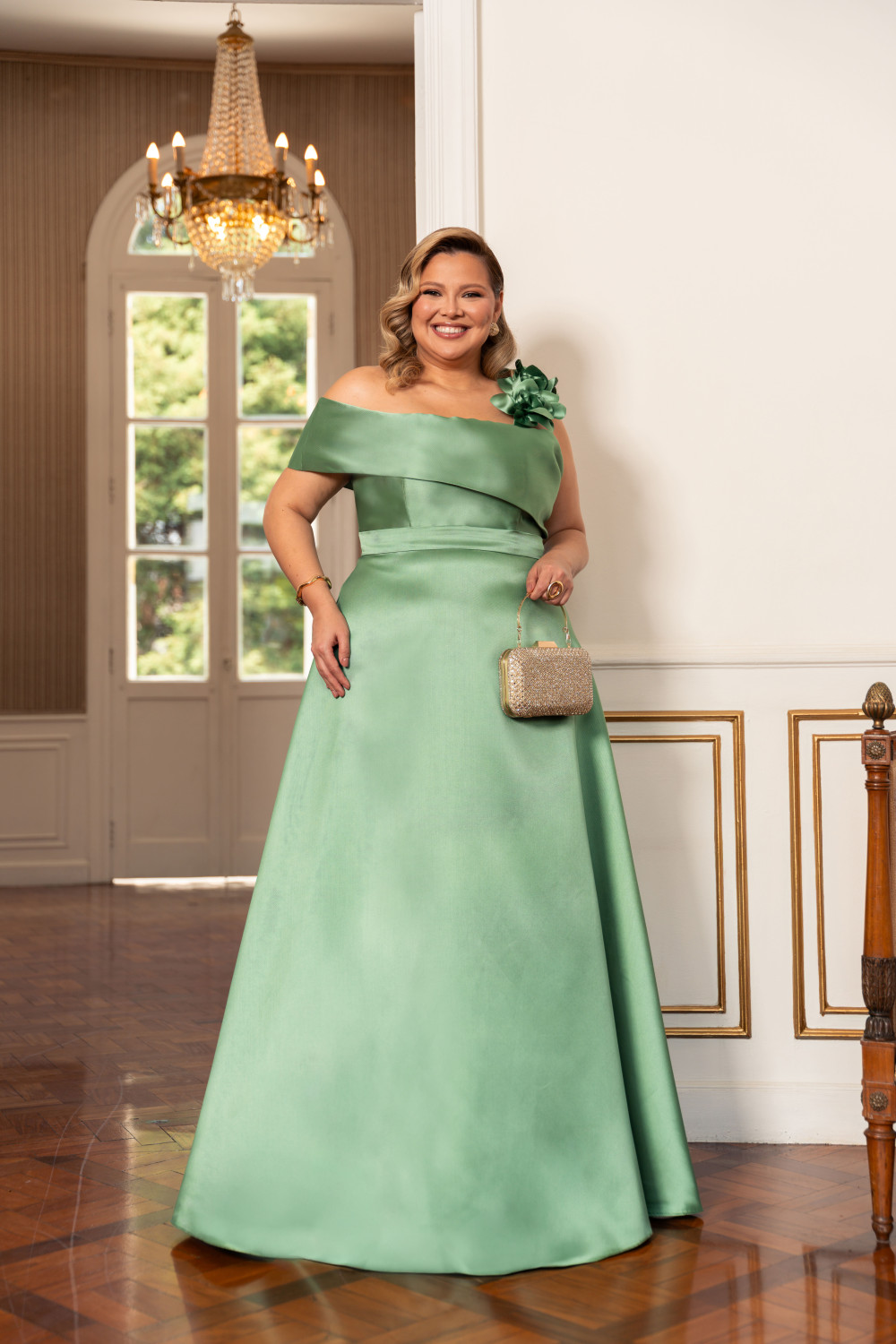 VESTIDO ÁGATA OMBRO A OMBRO DETALHE FLOR PLUS SIZE - VERDE OLIVA