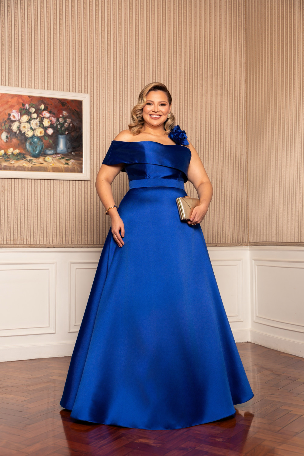 VESTIDO ÁGATA OMBRO A OMBRO DETALHE FLOR PLUS SIZE - AZUL ROYAL