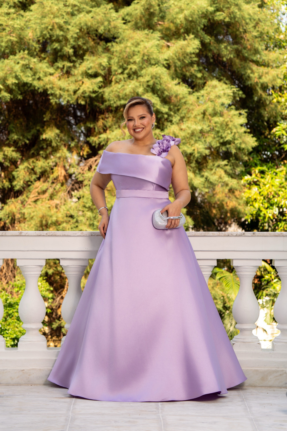 VESTIDO ÁGATA OMBRO A OMBRO DETALHE FLOR PLUS SIZE - LAVANDA