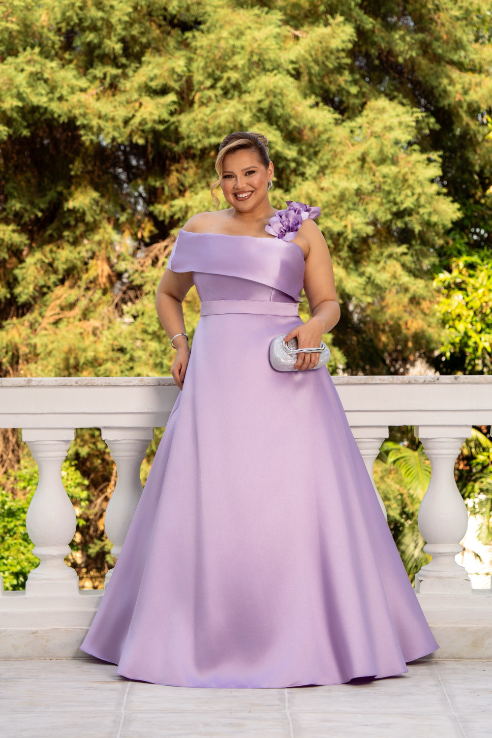 VESTIDO ÁGATA OMBRO A OMBRO DETALHE FLOR PLUS SIZE - LAVANDA