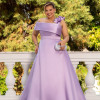 VESTIDO ÁGATA OMBRO A OMBRO DETALHE FLOR PLUS SIZE - LAVANDA