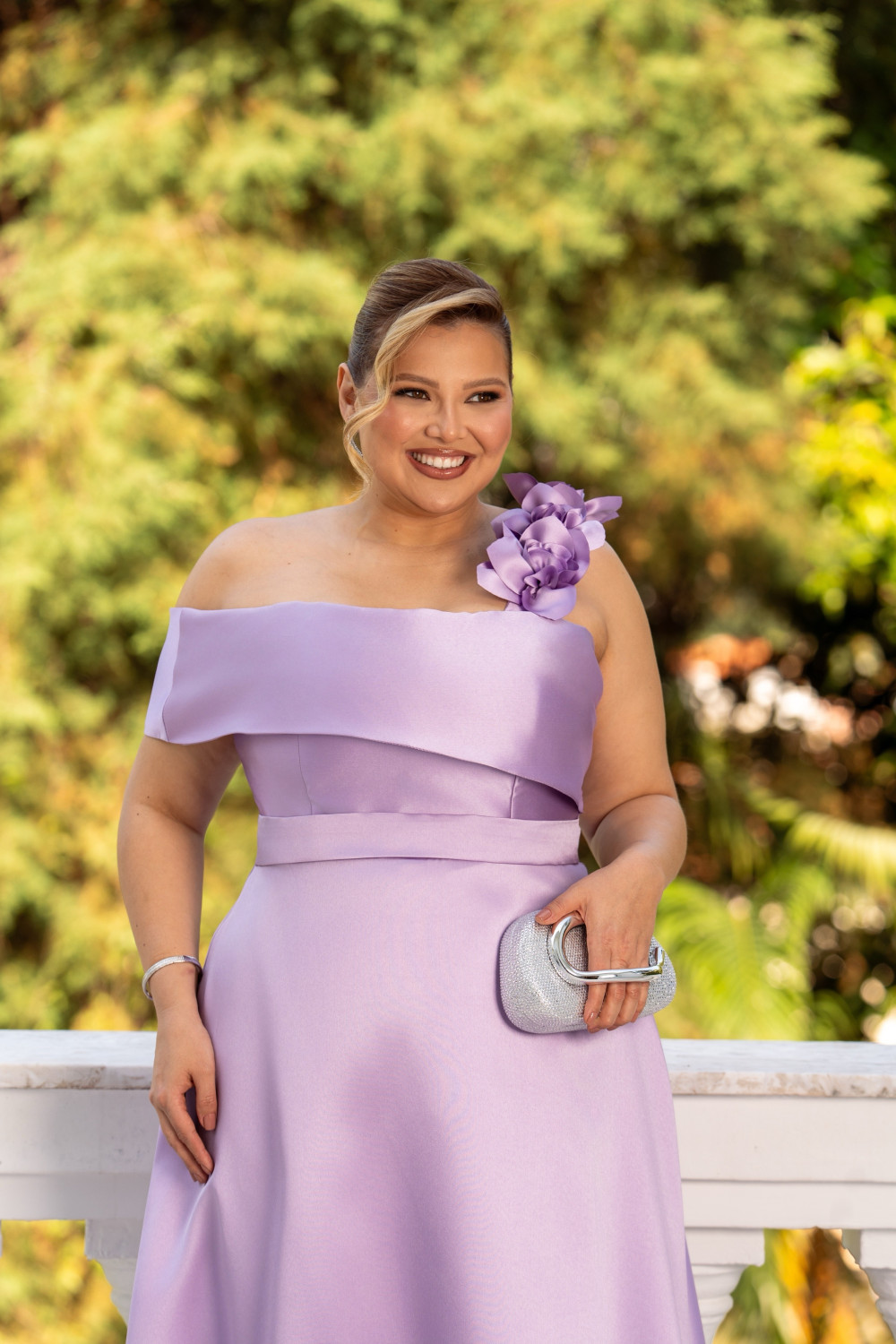 VESTIDO ÁGATA OMBRO A OMBRO DETALHE FLOR PLUS SIZE - LAVANDA