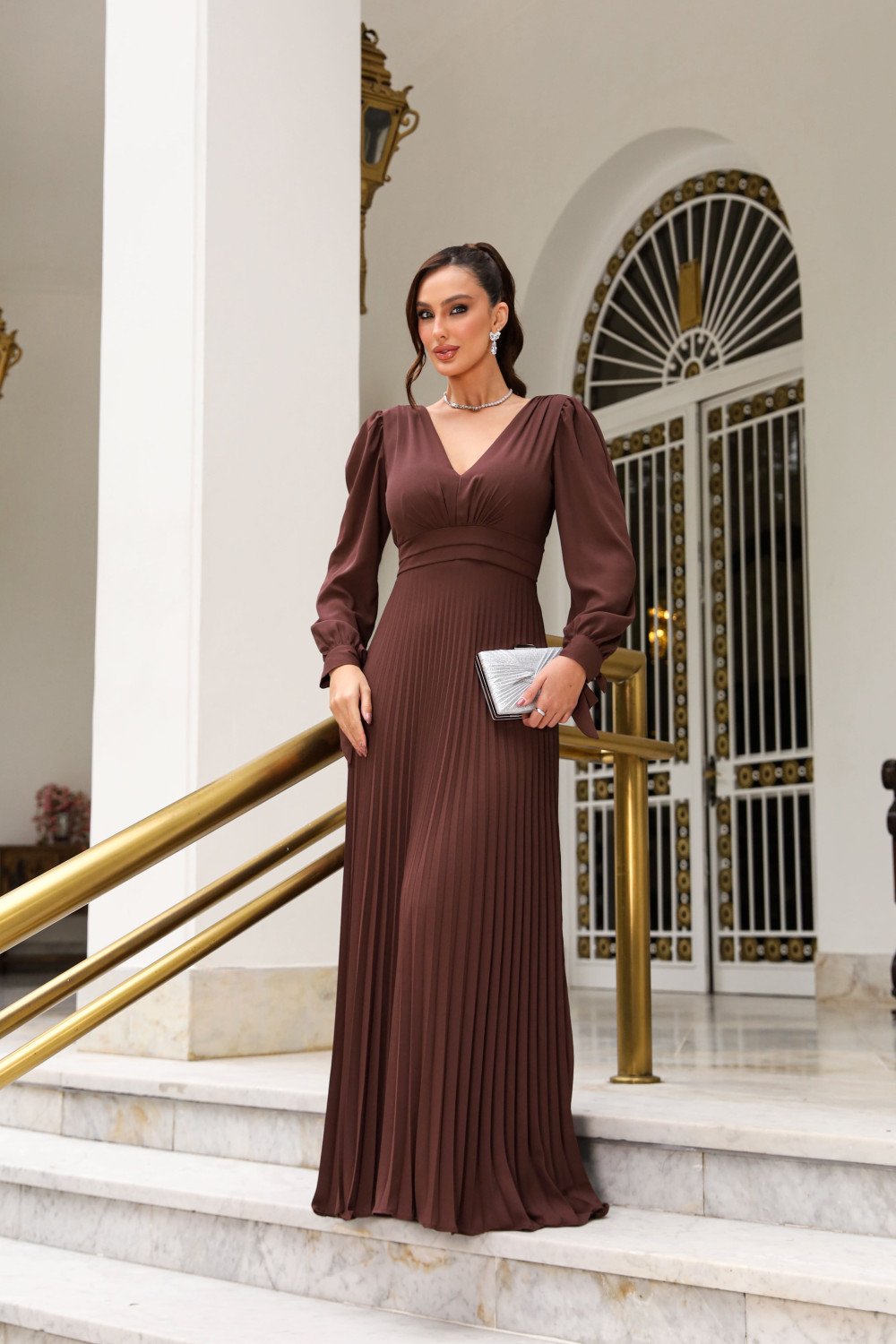 VESTIDO DE FESTA GIOVANA CREPE MUSSELINE DETALHE PLISSADO - MARROM