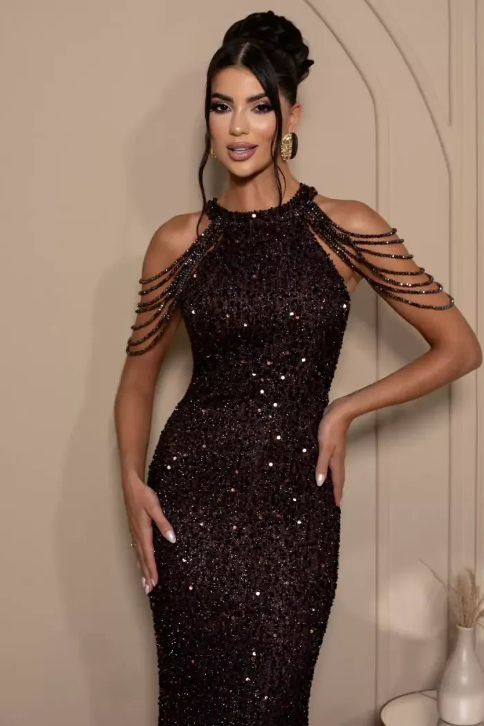 VESTIDO DE FESTA SAMANTA PAETÊ GOLA ALTA - MARROM