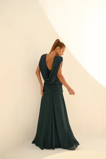 VESTIDO NADINE LONGO CAPA - VERDE GARRAFA