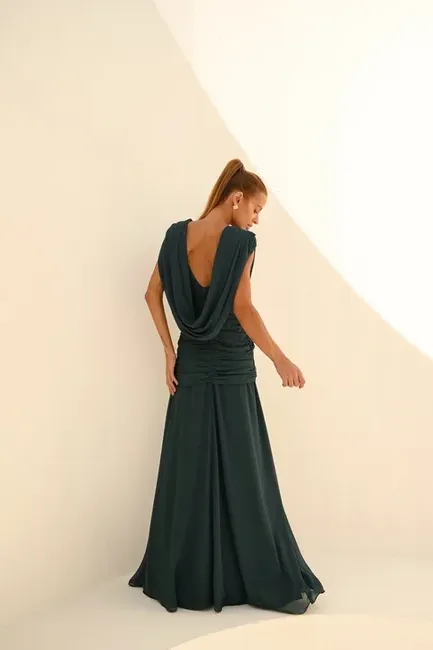VESTIDO NADINE LONGO CAPA - VERDE GARRAFA