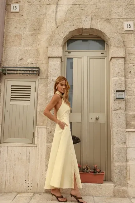 VESTIDO LONGUETE BOTÕES FRENTE ÚNICA COM GOLA - AMARELO
