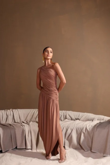 VESTIDO LONGO ASSIMÉTRICO BRUNA - BISCUIT