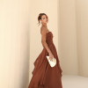VESTIDO SOFISTIC LONGO T.Q.C. ASSIMÉTRICO ORGANZA - MARROM