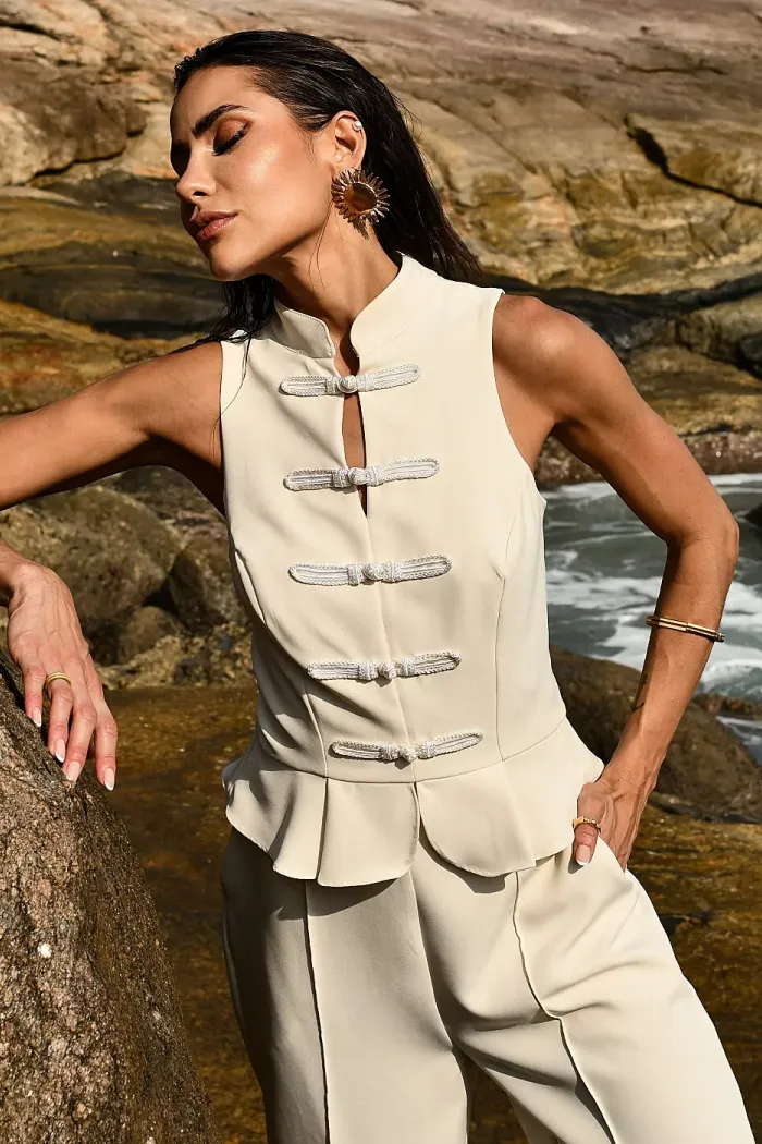 CONJUNTO JORDANA BLUSA GOLA MANDARIM COM ALAMARES - CREME