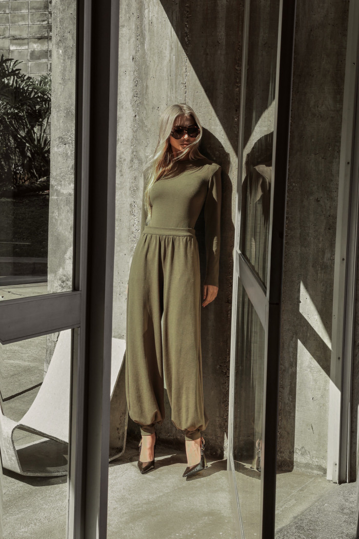 CONJUNTO ADELINE BLUSA E CALÇA MOLETINHO - MILITAR