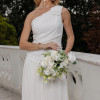 VESTIDO LONGO ROMANA UM OMBRO COM FLOR - OFF WHITE