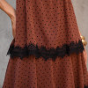 VESTIDO TOULOSE POÁ CAMADAS COM RENDA - MARROM