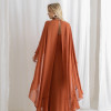 VESTIDO ANTONIETA LONGO CHIFFON CAPA BABADOS - TERRACOTA