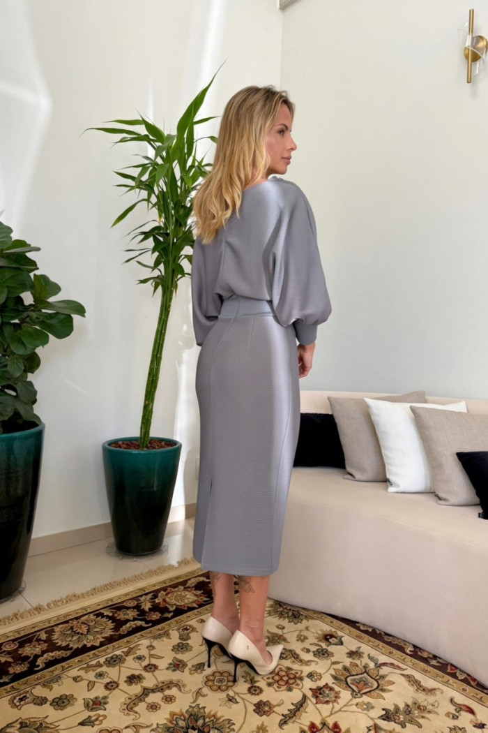 VESTIDO LOREN MIDI DRAPEADO COM MANGA MORCEGO - CINZA