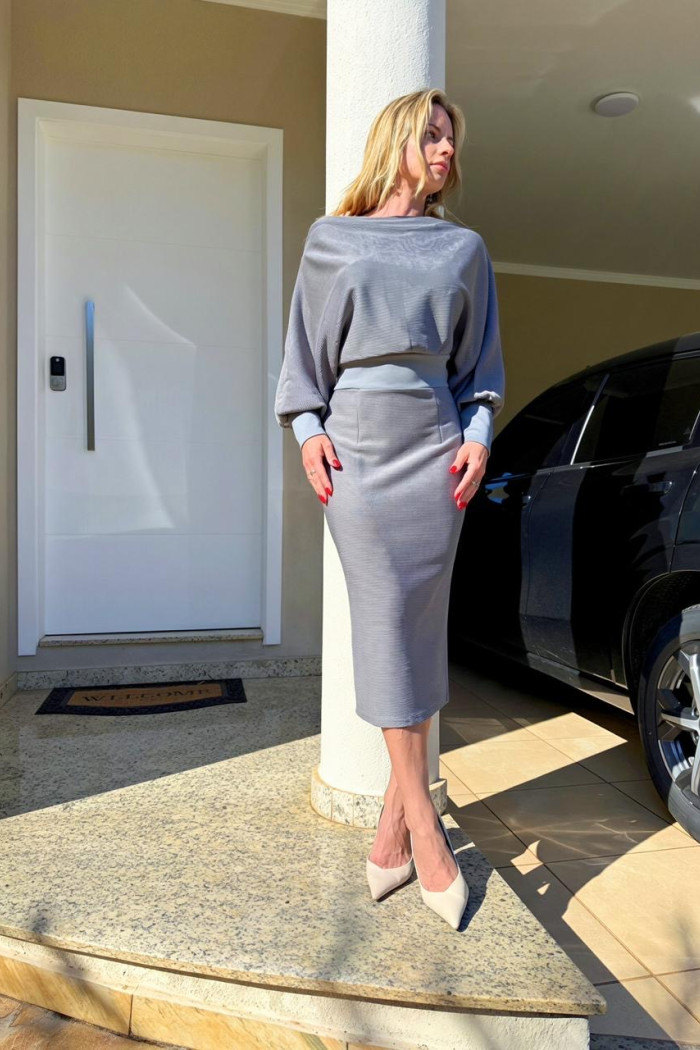 VESTIDO LOREN MIDI DRAPEADO COM MANGA MORCEGO - CINZA