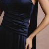 VESTIDO DE FESTA GIOVANA CREPE ACETINADO FAIXA CHOKER - AZUL MARINHO
