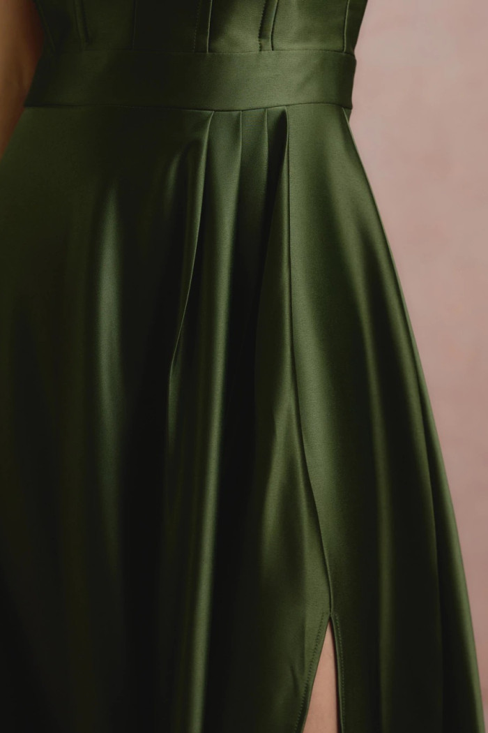 VESTIDO DE FESTA NORUEGA CREPE ACETINADO - VERDE OLIVA