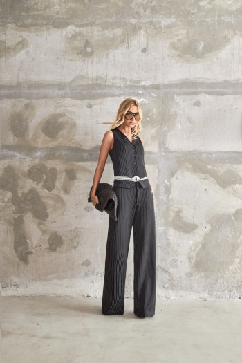 CONJUNTO COLETE E CALÇA RISCA DE GIZ MARCELA - PRETO