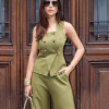 CONJUNTO ROMA CREPE ALFAIATARIA SOBREPOSIÇÃO BOTÕES - VERDE OLIVA