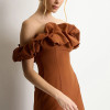 VESTIDO OMBRO A OMBRO MIDI BABADOS PATY - MARROM